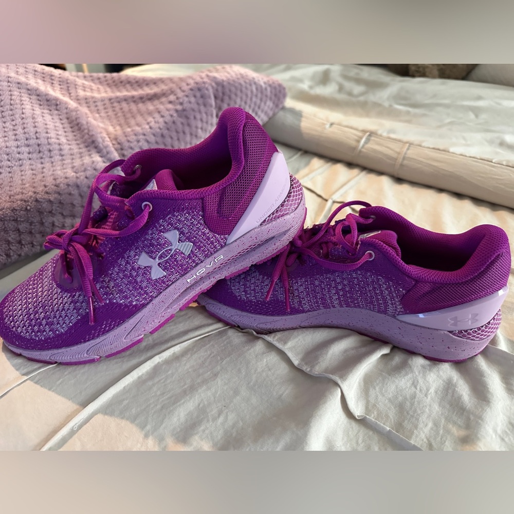 Under Armour Fuchsia Athletic Shoes Women’s 9.5.